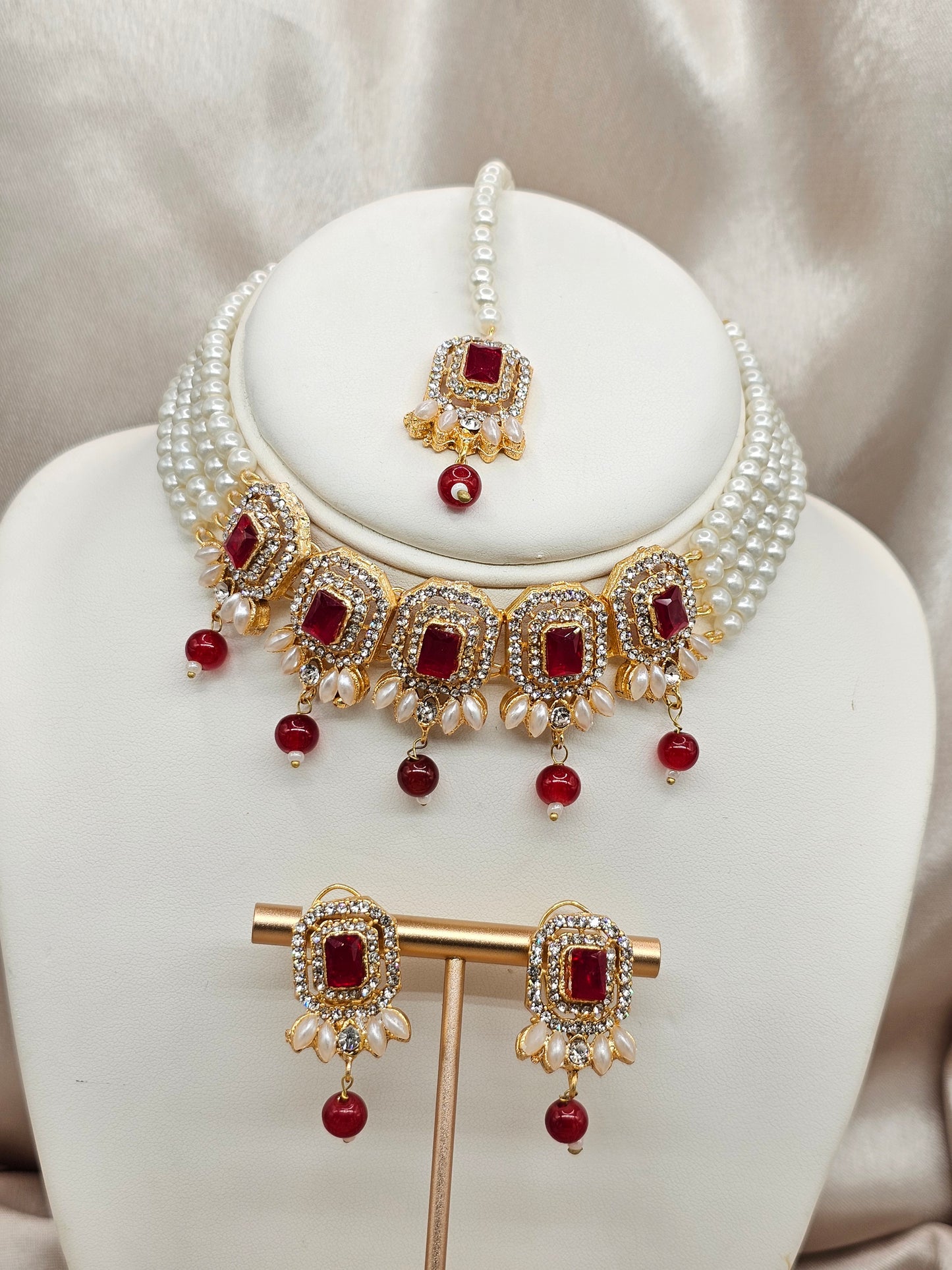 Red Gem stone with Pearl set