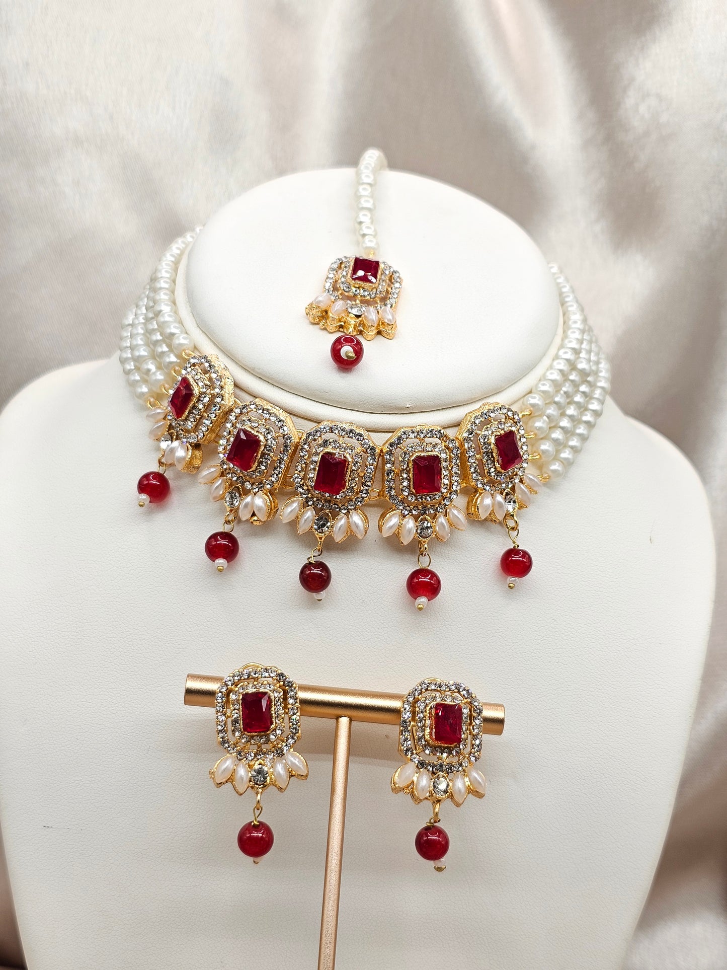 Red Gem stone with Pearl set