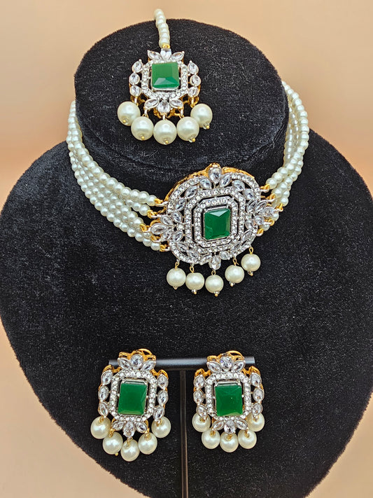 Exquisite Choker Set with Green Emeralds and Diamonds