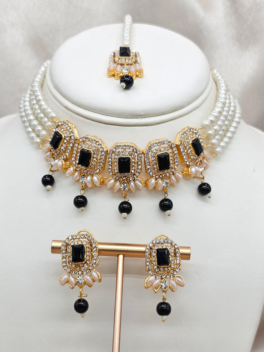 Black Gem stone with Pearl set