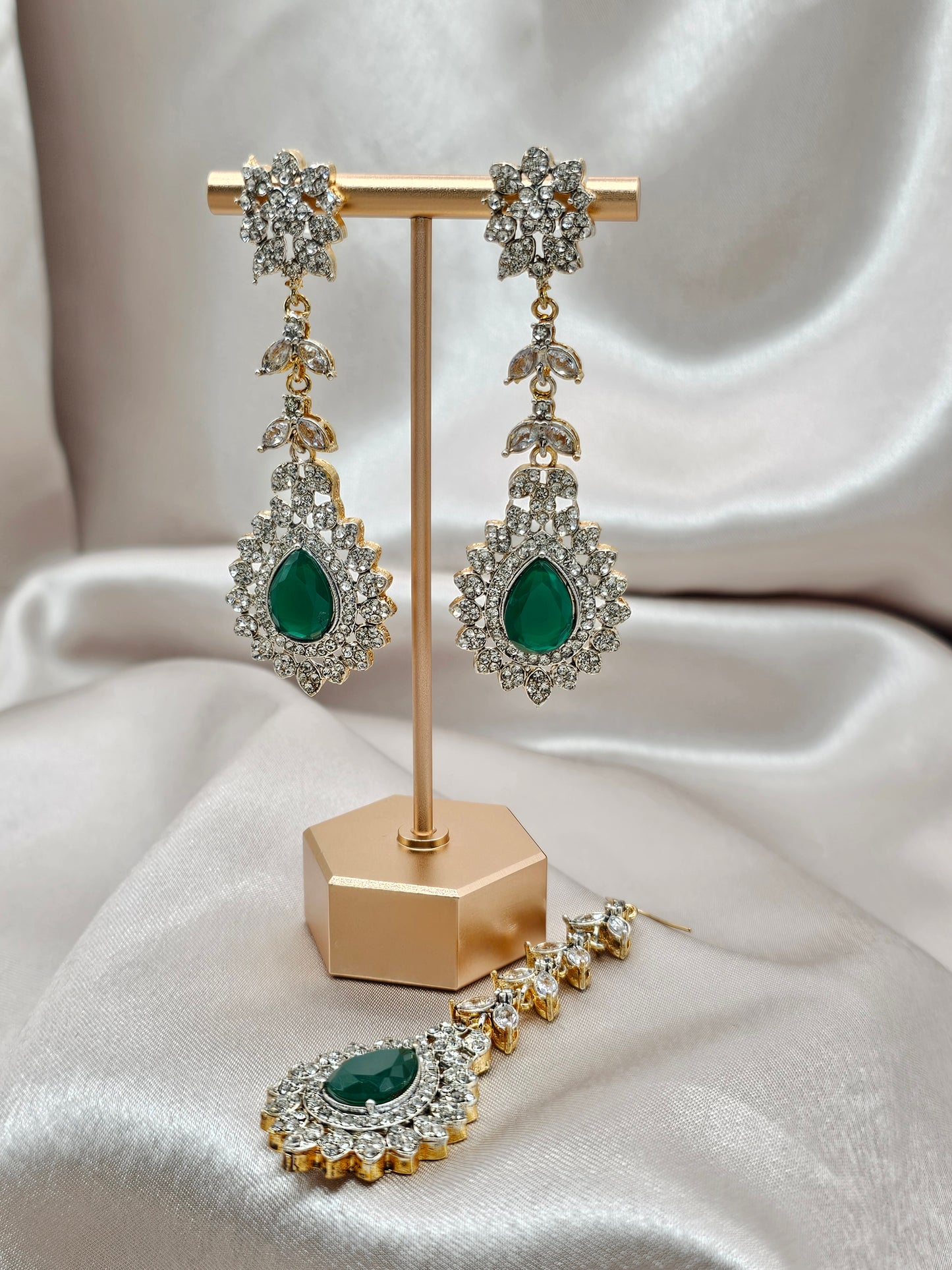 Regal Emerald & Diamond – Earrings & Tikka