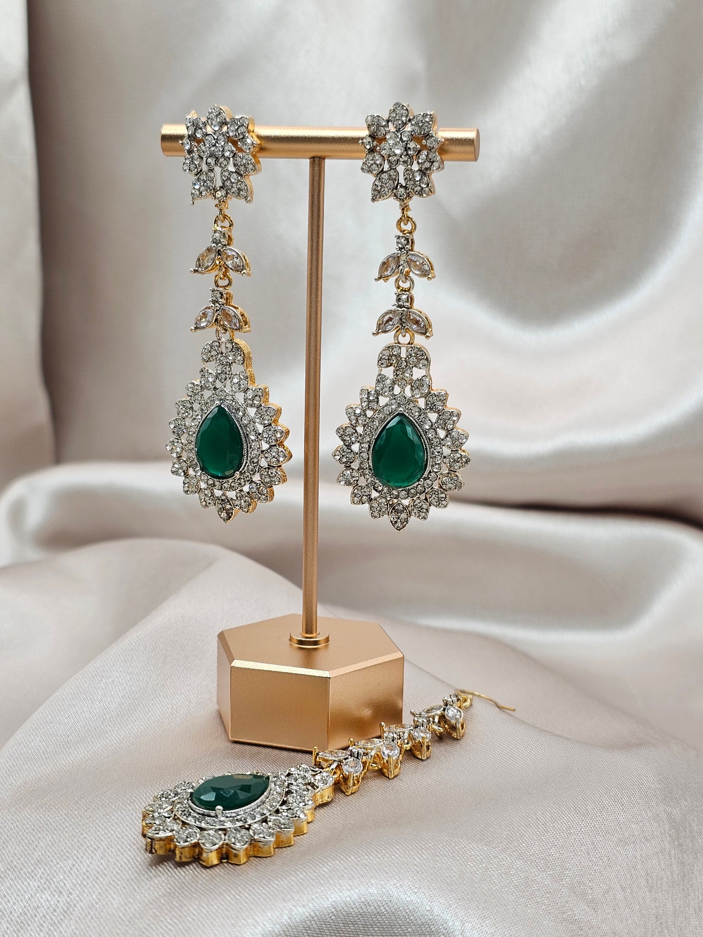 Regal Emerald & Diamond – Earrings & Tikka