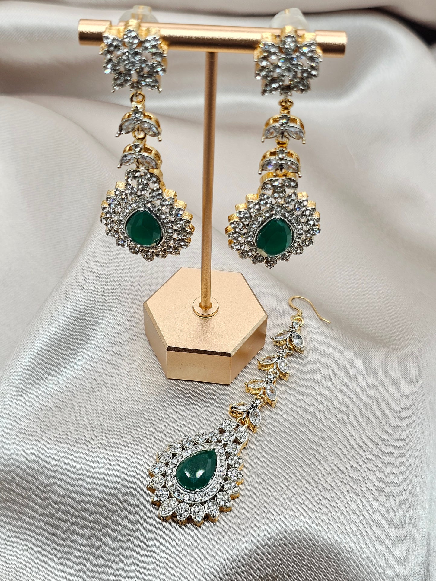 Regal Emerald & Diamond – Earrings & Tikka